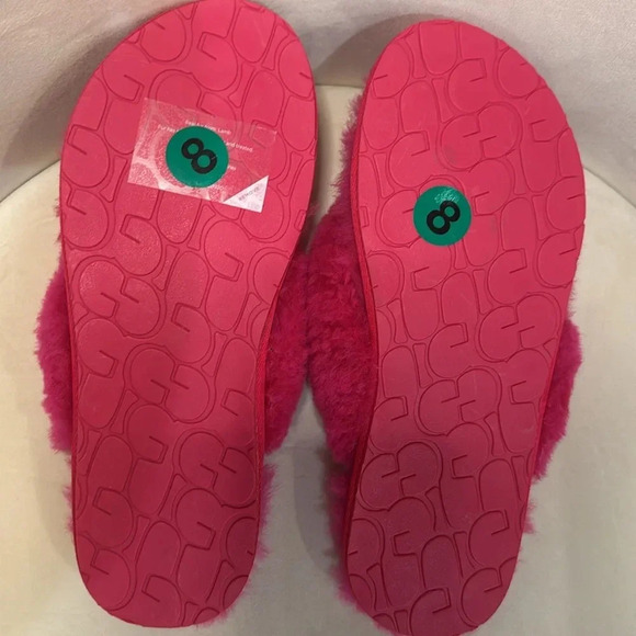 NWOT. UGG WOMEN'S SHEARLING FLIP FLOP SLIPPER SANDALS Color: FUSCHIA Size 8. - Picture 5 of 5